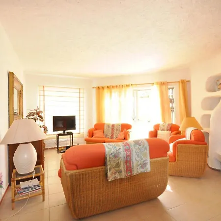 Beautiful With Private Swimming Pool Near The Center Of Vilamoura