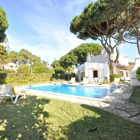 Beautiful With Private Swimming Pool Near The Center Of
