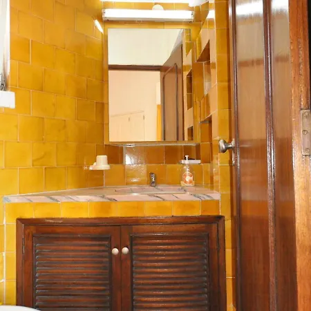 Hébergement de vacances Beautiful With Private Swimming Pool Near The Center Of